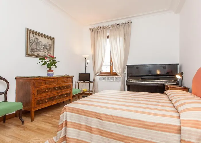 In Ancient View Apartment *