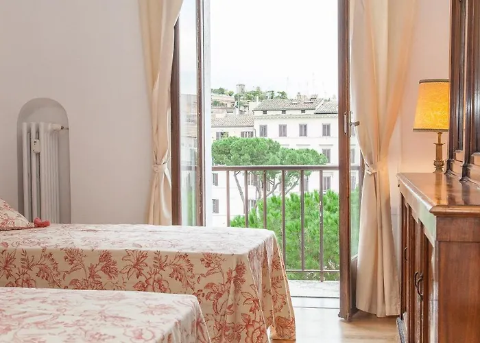 In Ancient View Apartment *