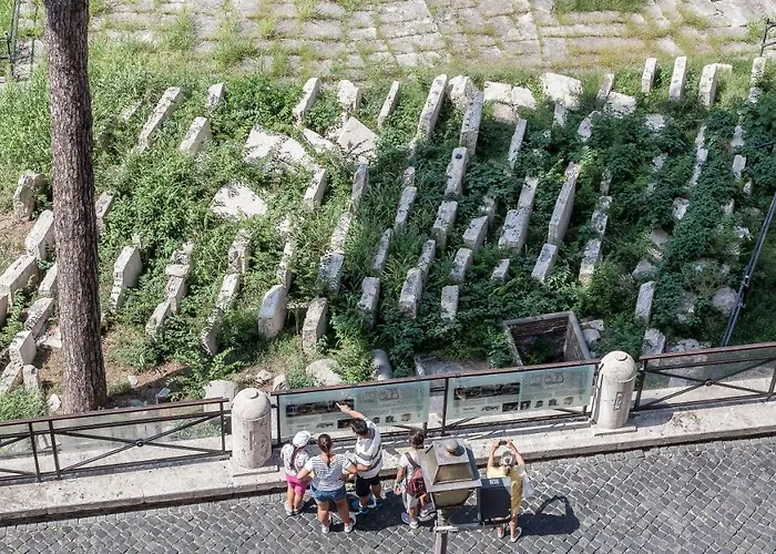 In Ancient View Apartment *