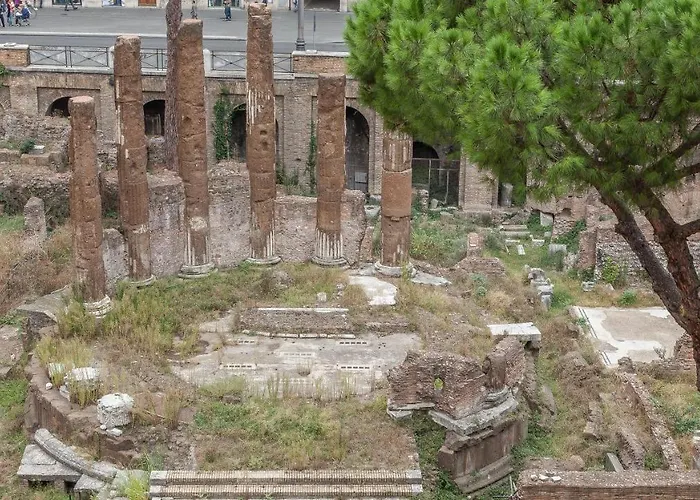 In Ancient View Apartment *
